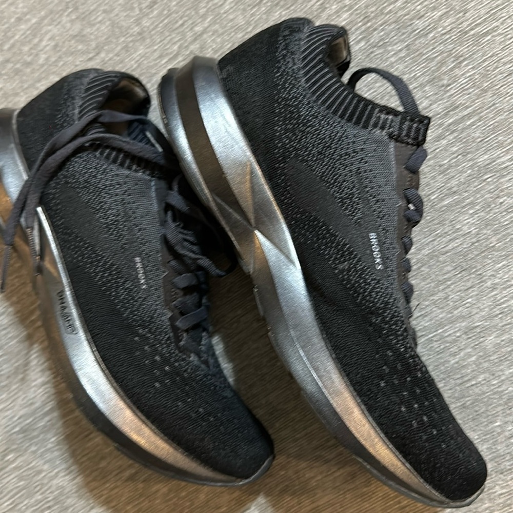 Brooks Levitate 2